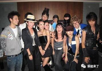 小孩脱裤子娱乐,小孩脱裤子娱乐瞬间