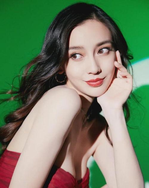 杨颖大胸性感照片大全,大胸写真集锦